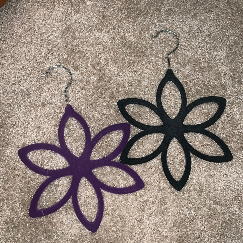 2 scarf hangers